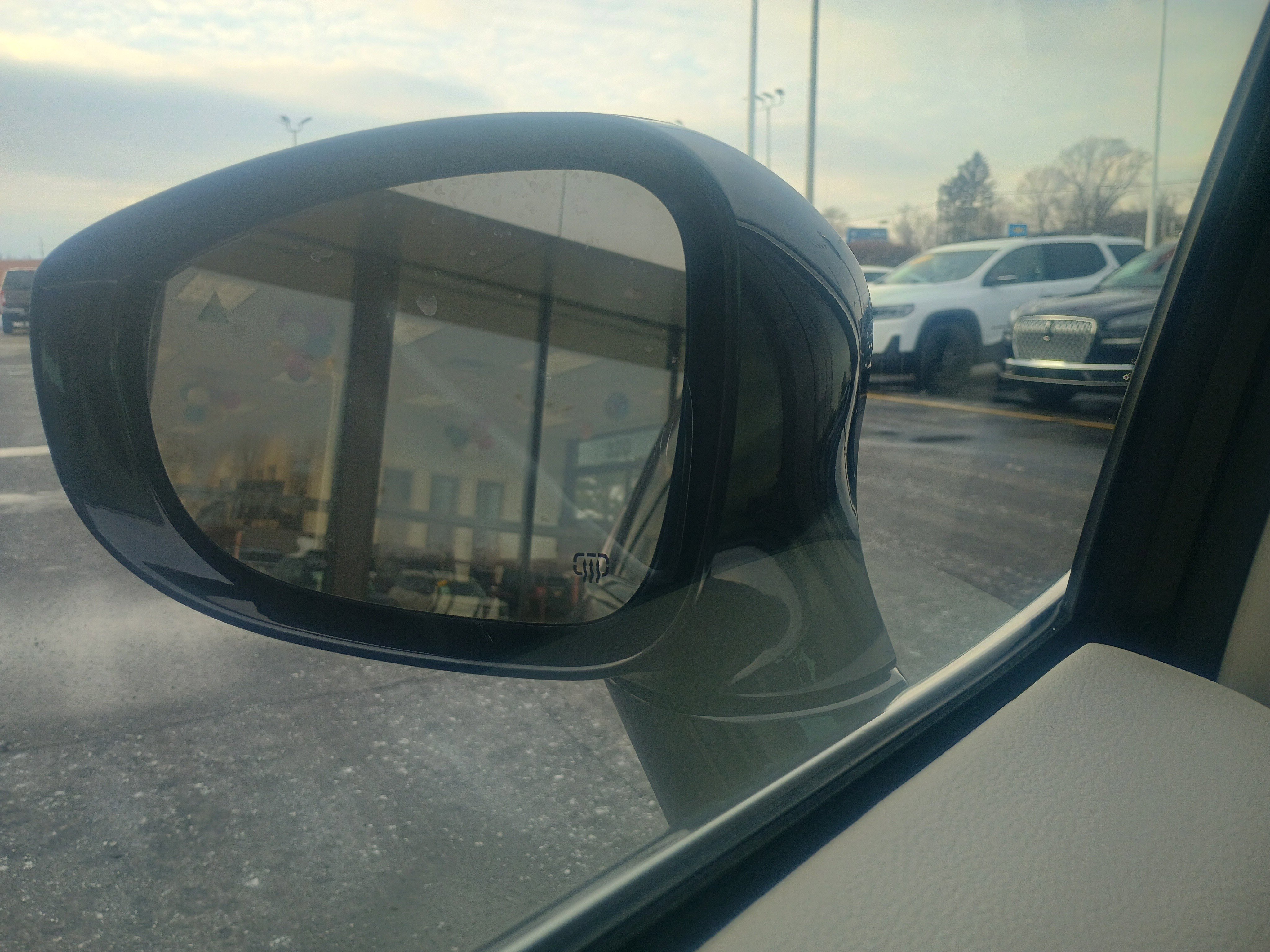 Used 2024 Chrysler Pacifica Touring-L image 24