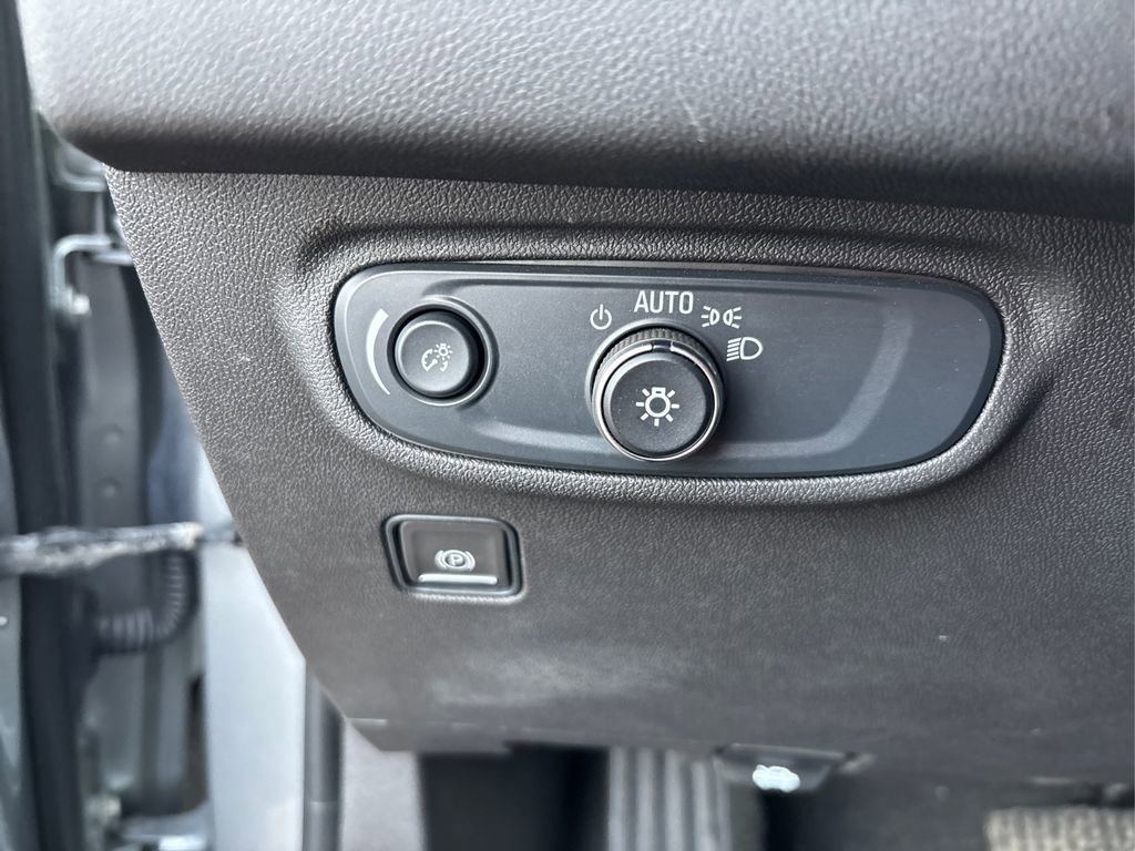 Used 2024 GMC Terrain SLE image 24