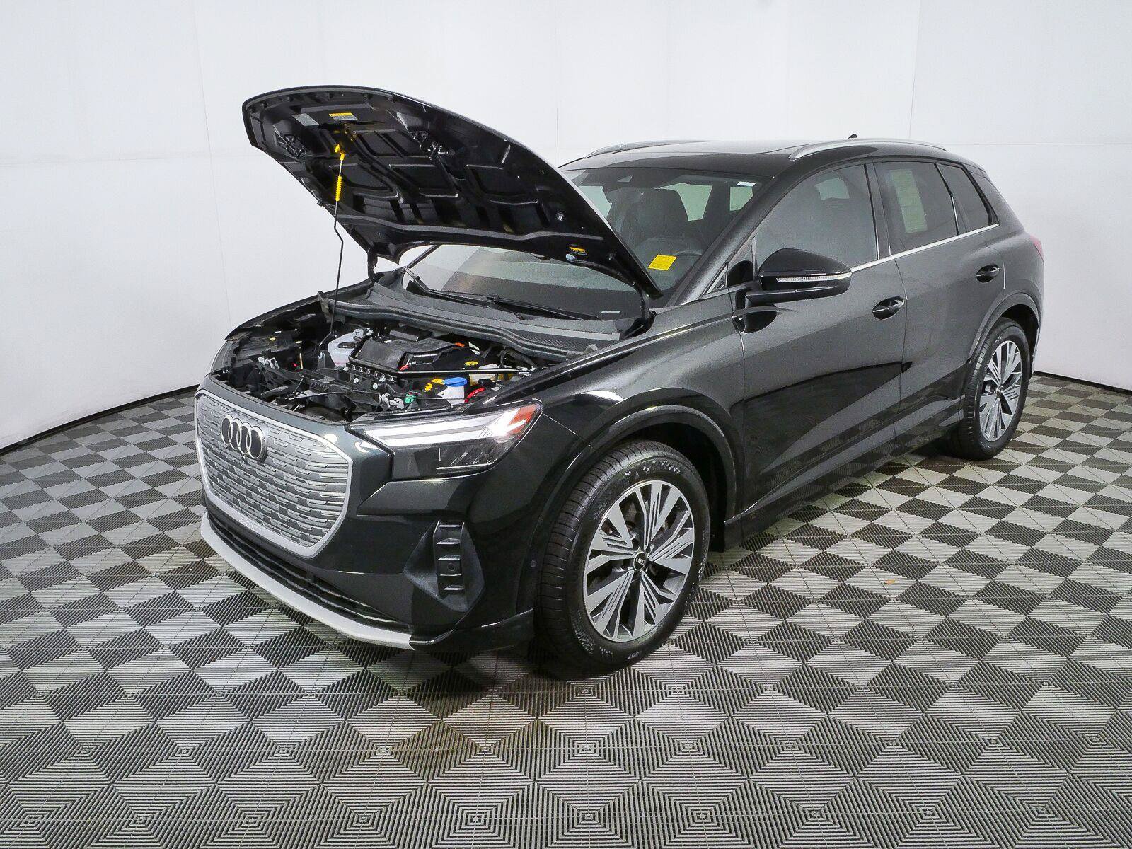 Used 2023 Audi Q4 e-tron Premium Plus w/ Premium Plus RWD image 30