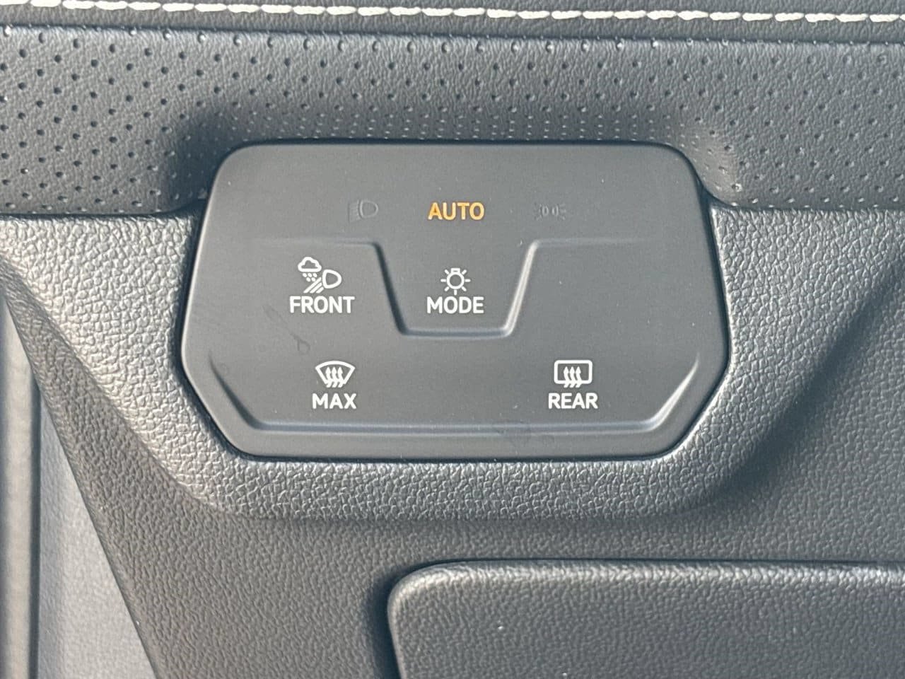 New 2026 Volkswagen Atlas Cross Sport SE FWD image 27