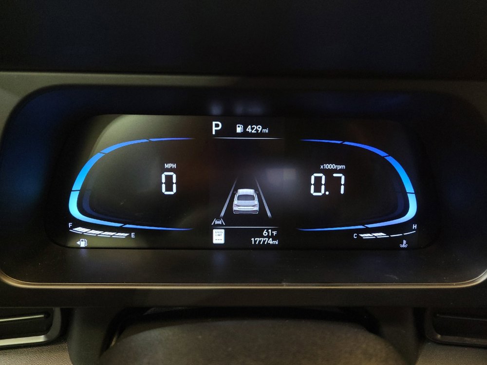 Used 2025 Hyundai Elantra Sport image 23