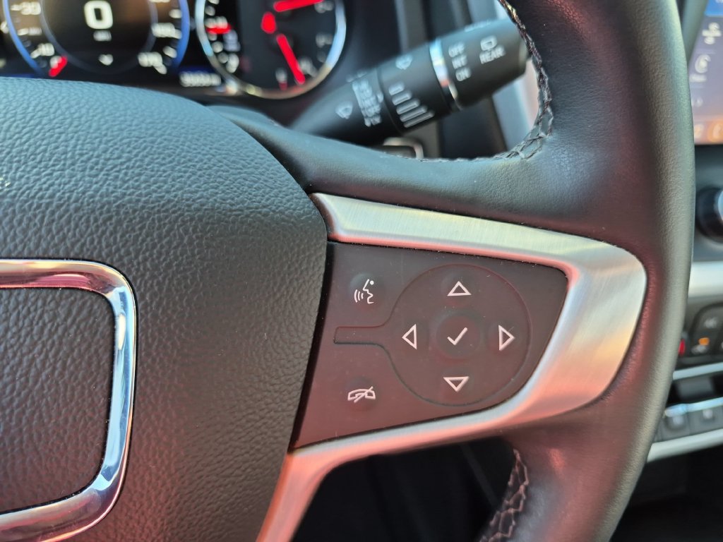 Used 2023 GMC Acadia SLT w/ Technology Package FWD image 16