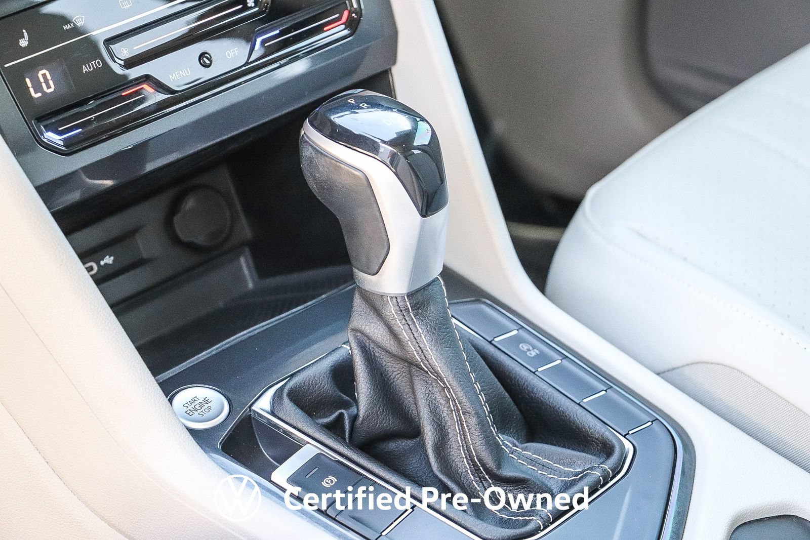 Used 2023 Volkswagen Tiguan SE w/ Panoramic Sunroof Package FWD image 23