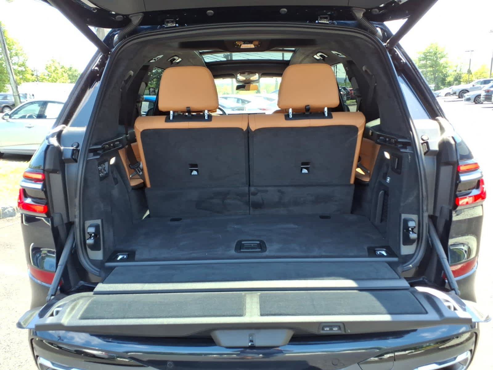 Used 2024 BMW X7 xDrive40i w/ M Sport Package AWD/4WD image 19