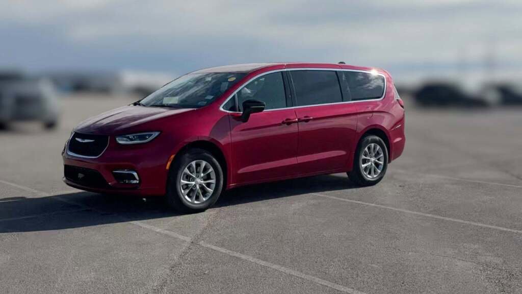 New 2026 Chrysler Pacifica Select image 1
