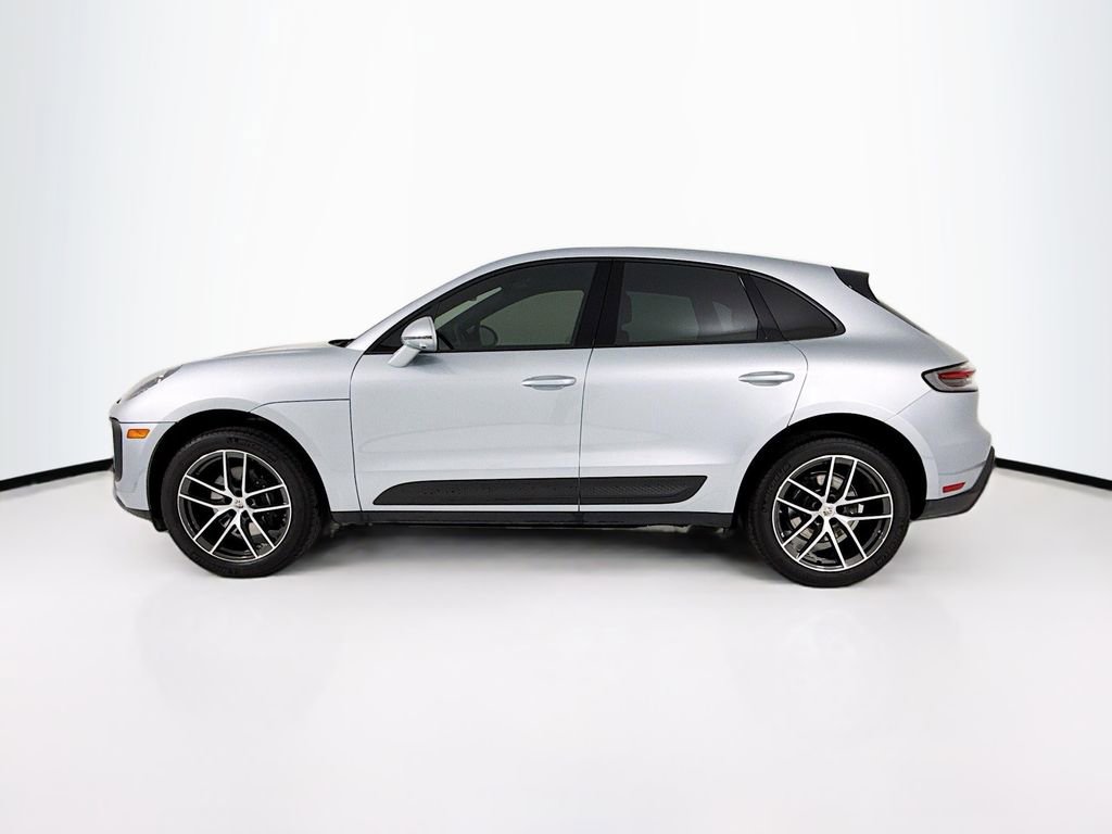 Certified 2025 Porsche Macan image 2
