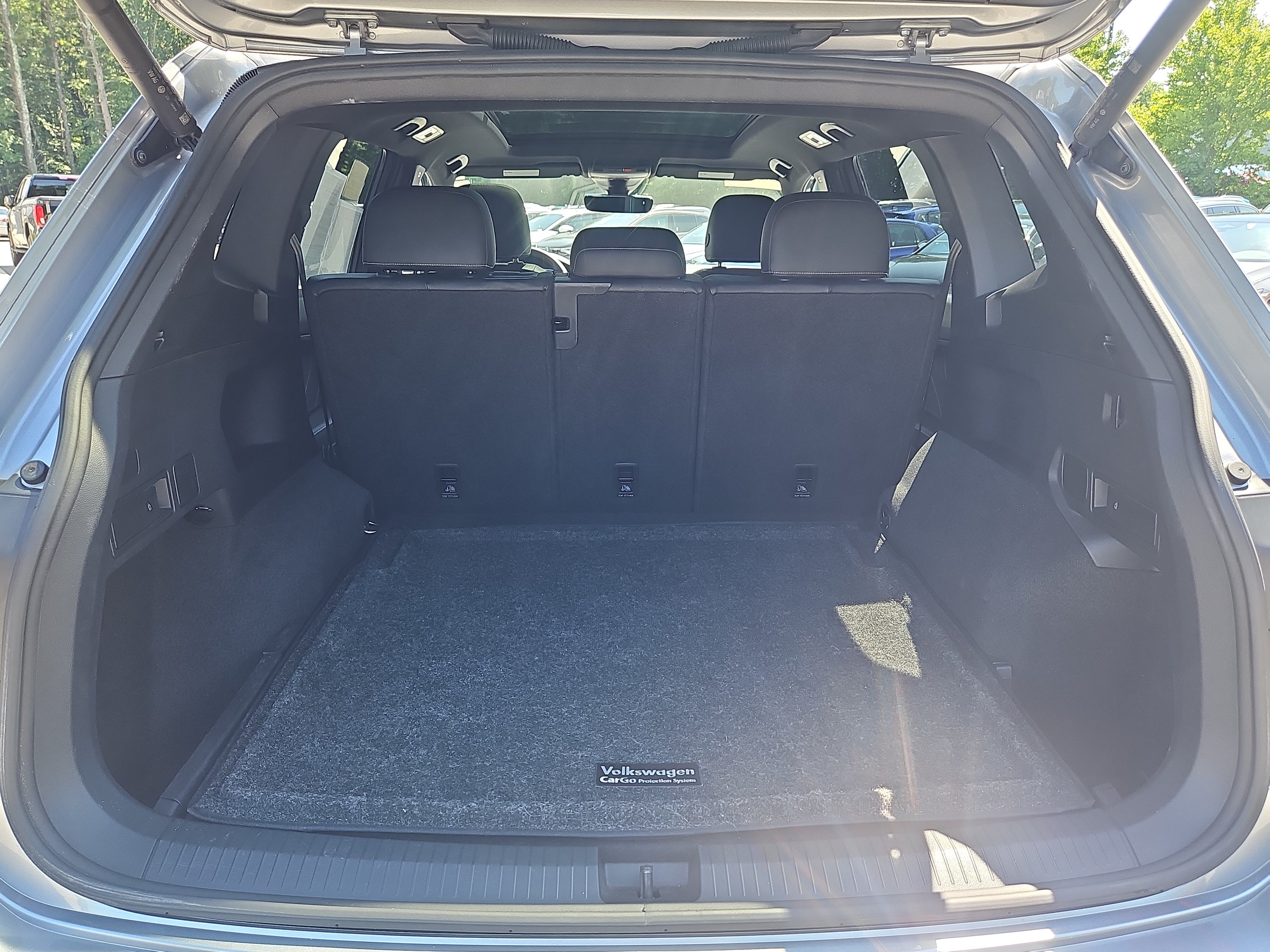 Certified 2024 Volkswagen Tiguan SE R-Line AWD/4WD image 34