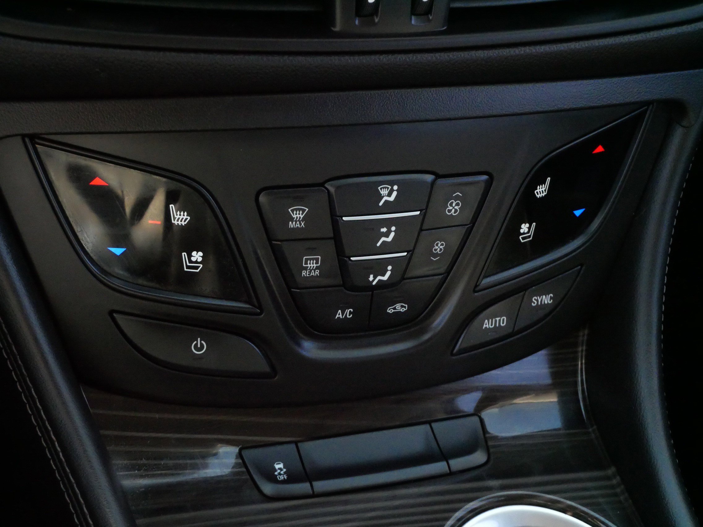 Used 2019 Buick Envision Premium w/ Driver Confidence Package image 23