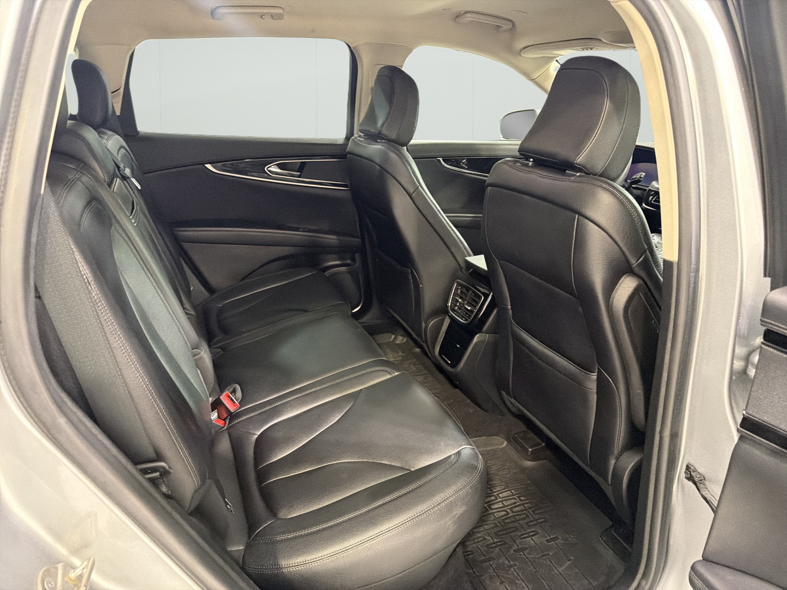 Used 2023 Lincoln Nautilus FWD w/ Premium Package image 14