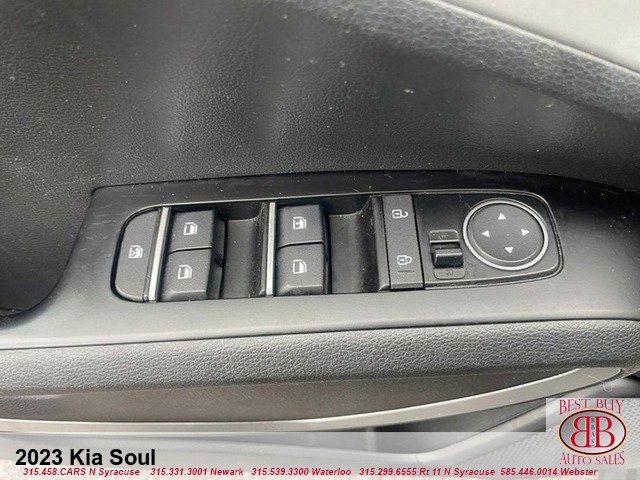 Used 2023 Kia Soul LX w/ LX Technology Package FWD image 12