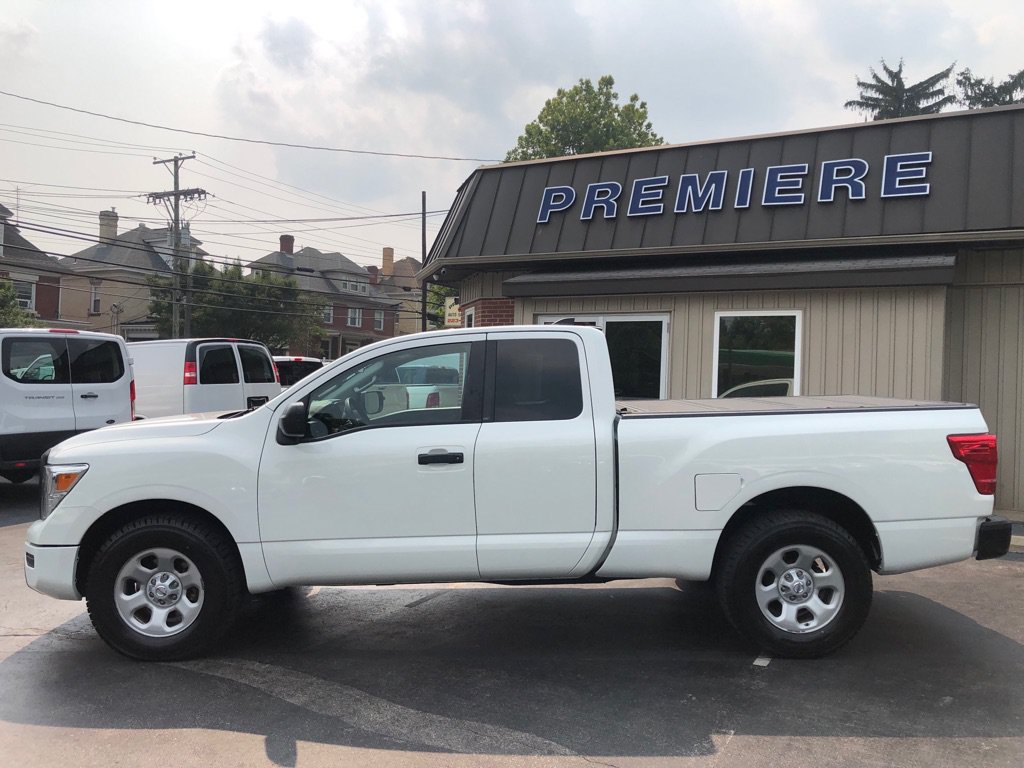Used 2022 Nissan Titan S AWD/4WD image 3