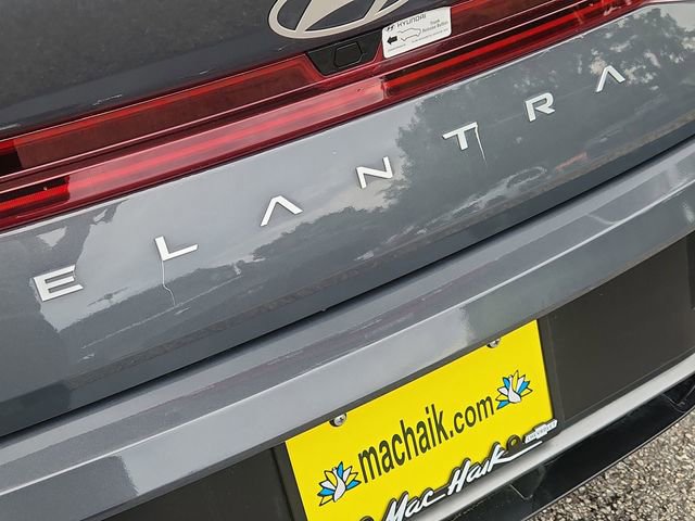 Used 2025 Hyundai Elantra SEL FWD image 31