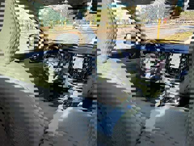 New 2025 Volvo XC60 T8 Plus w/ Protection Package Premier image 25