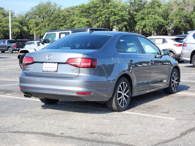 Used 2017 Volkswagen Jetta SE FWD image 4