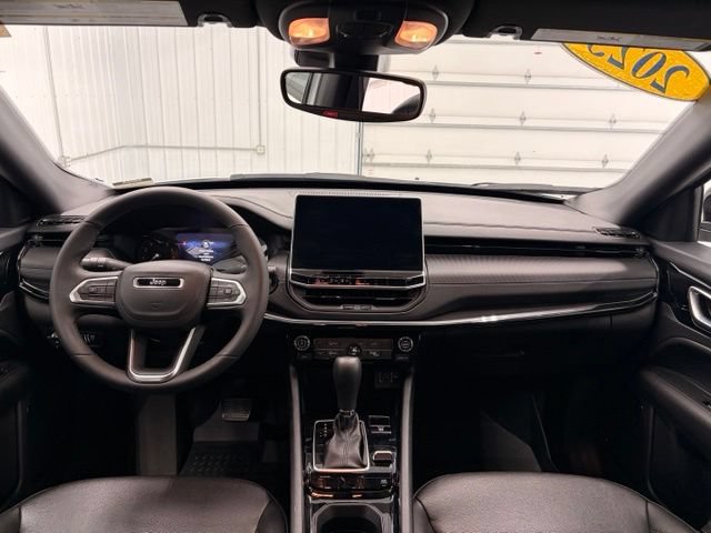Used 2025 Jeep Compass Latitude w/ Altitude Special Edition AWD/4WD image 13
