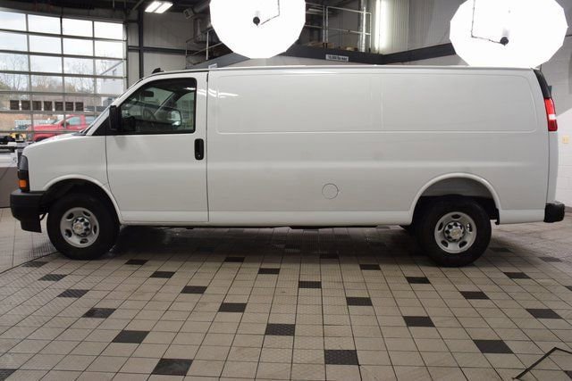New 2025 Chevrolet Express 3500 Extended RWD image 3