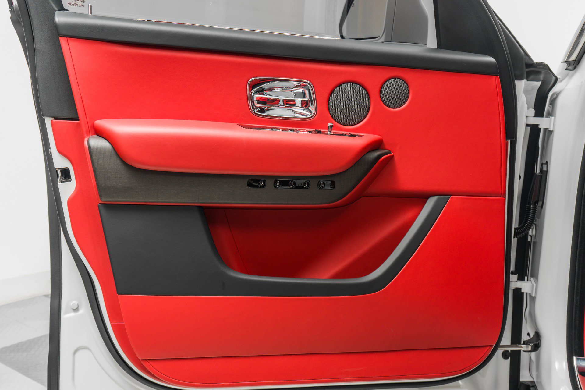 Used 2024 Rolls-Royce Cullinan image 42