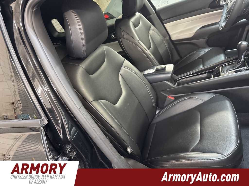 Used 2025 Jeep Compass Limited image 36