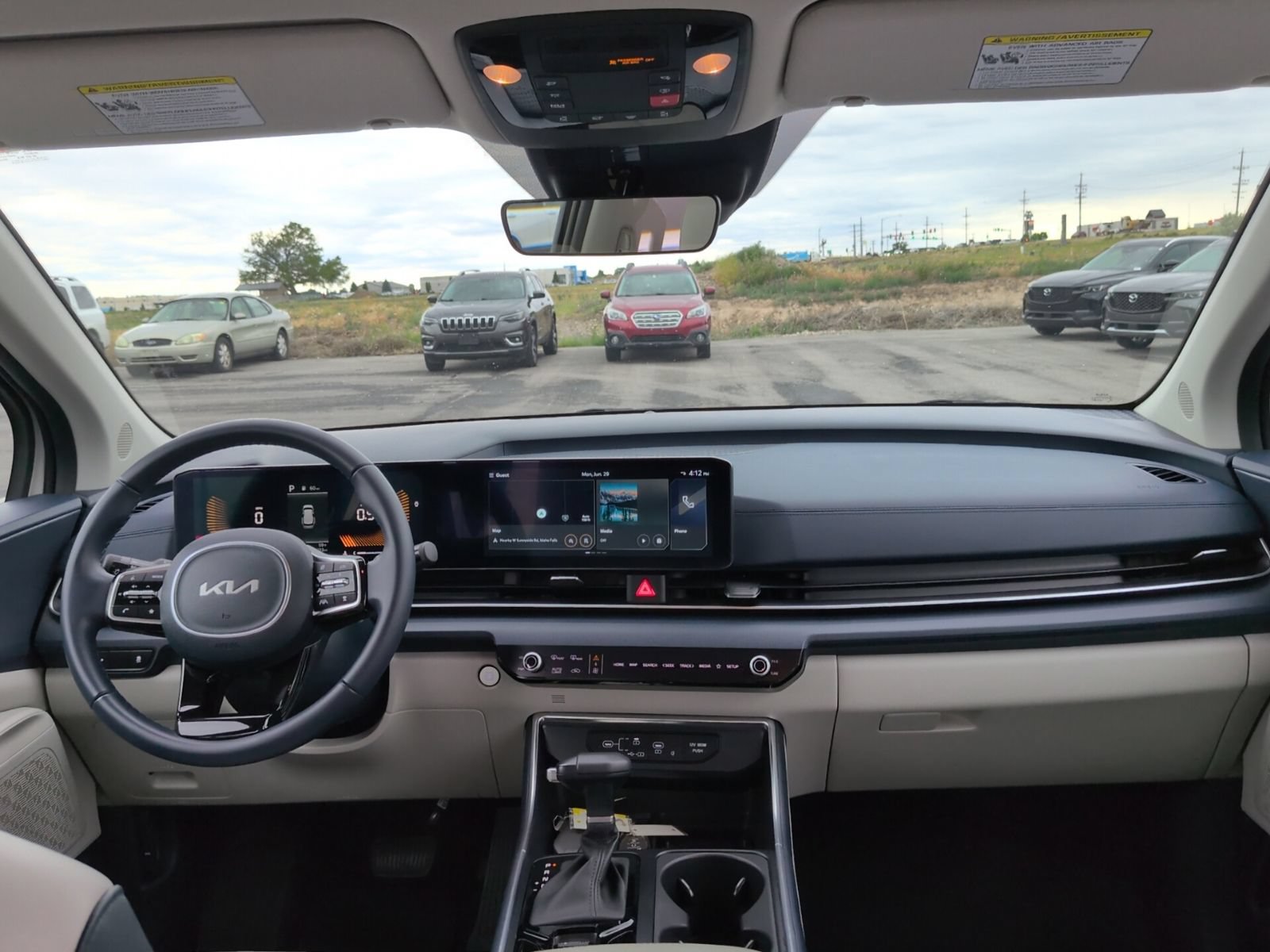 Used 2025 Kia Carnival EX FWD image 14