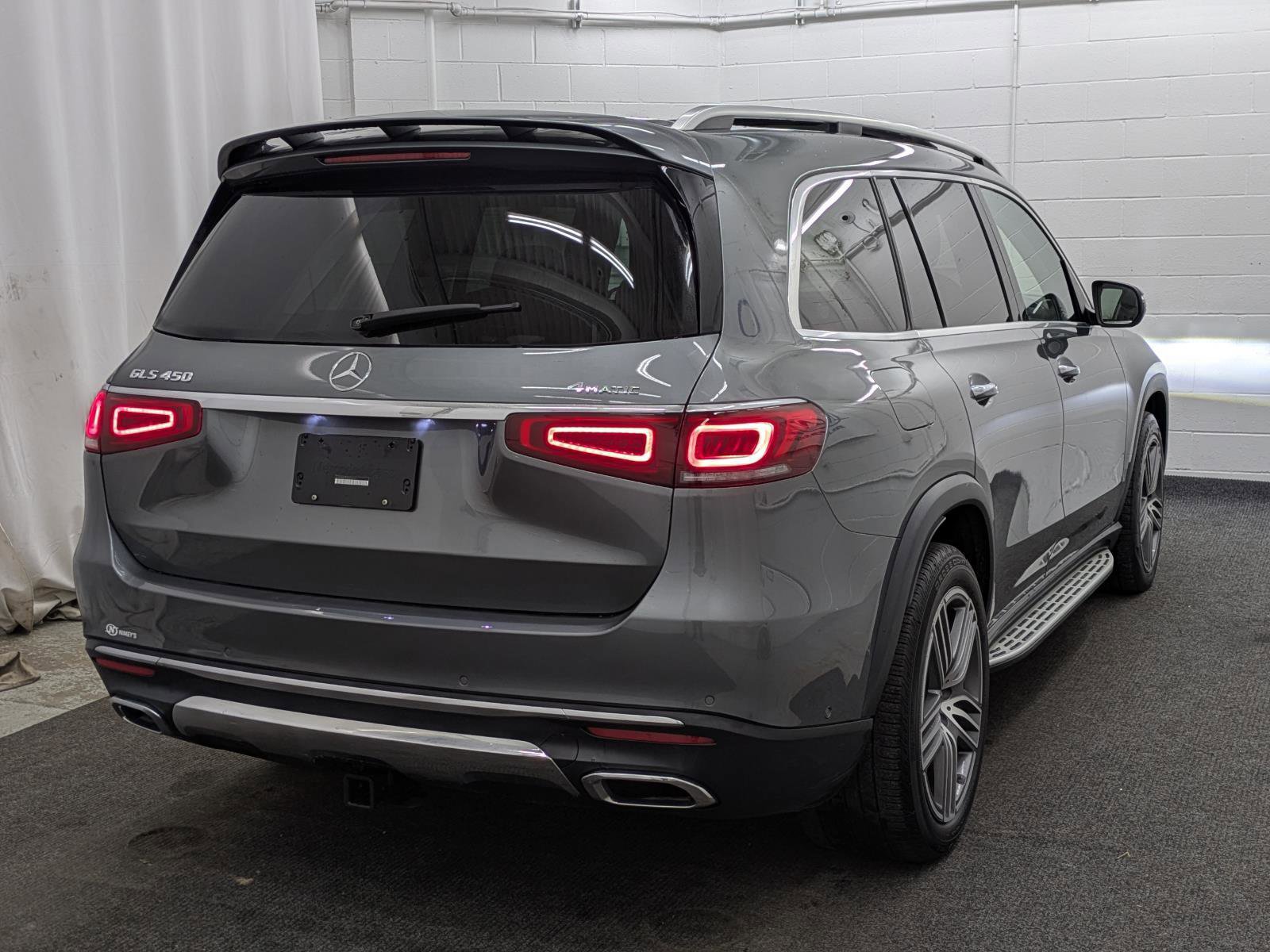 Used 2023 Mercedes-Benz GLS 450 4MATIC image 2