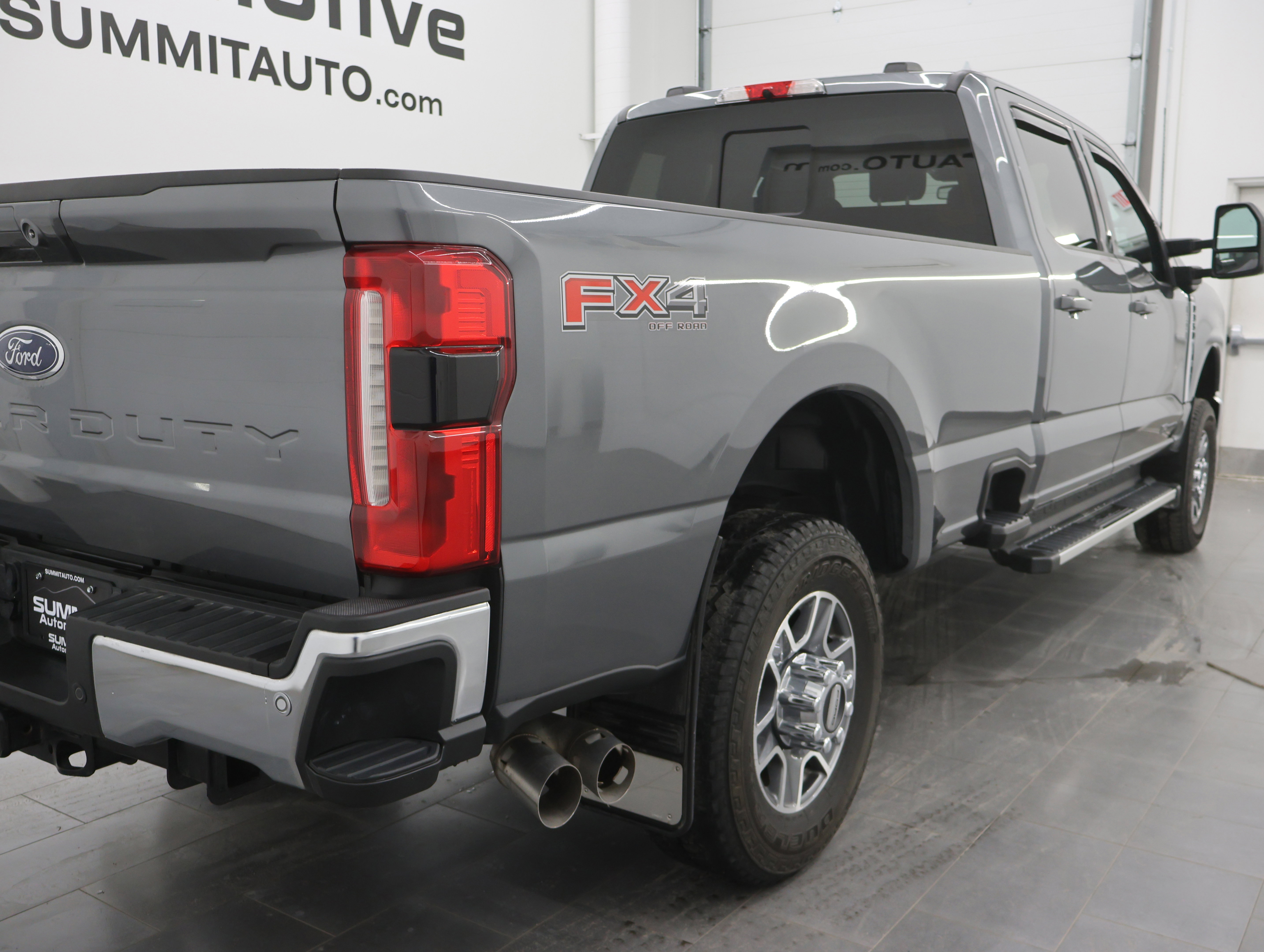 Used 2023 Ford F350 Lariat AWD/4WD image 4
