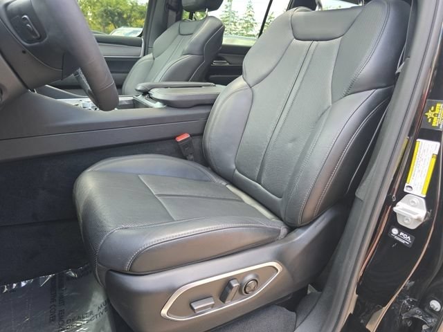 Used 2025 Jeep Wagoneer L Series II w/ Premium Group I AWD/4WD image 5