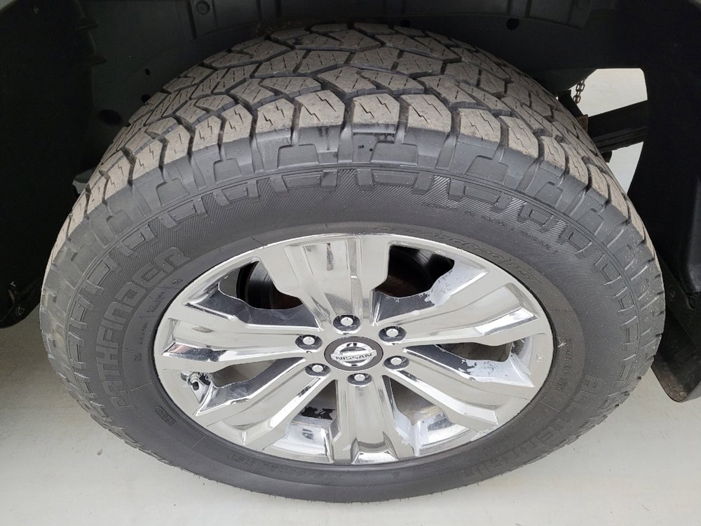 Used 2018 Nissan Titan SV w/ SV Convenience Package RWD image 31