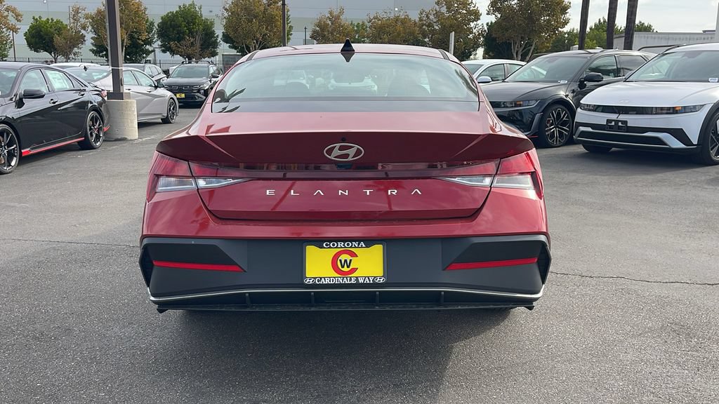 Used 2026 Hyundai Elantra SE FWD image 10