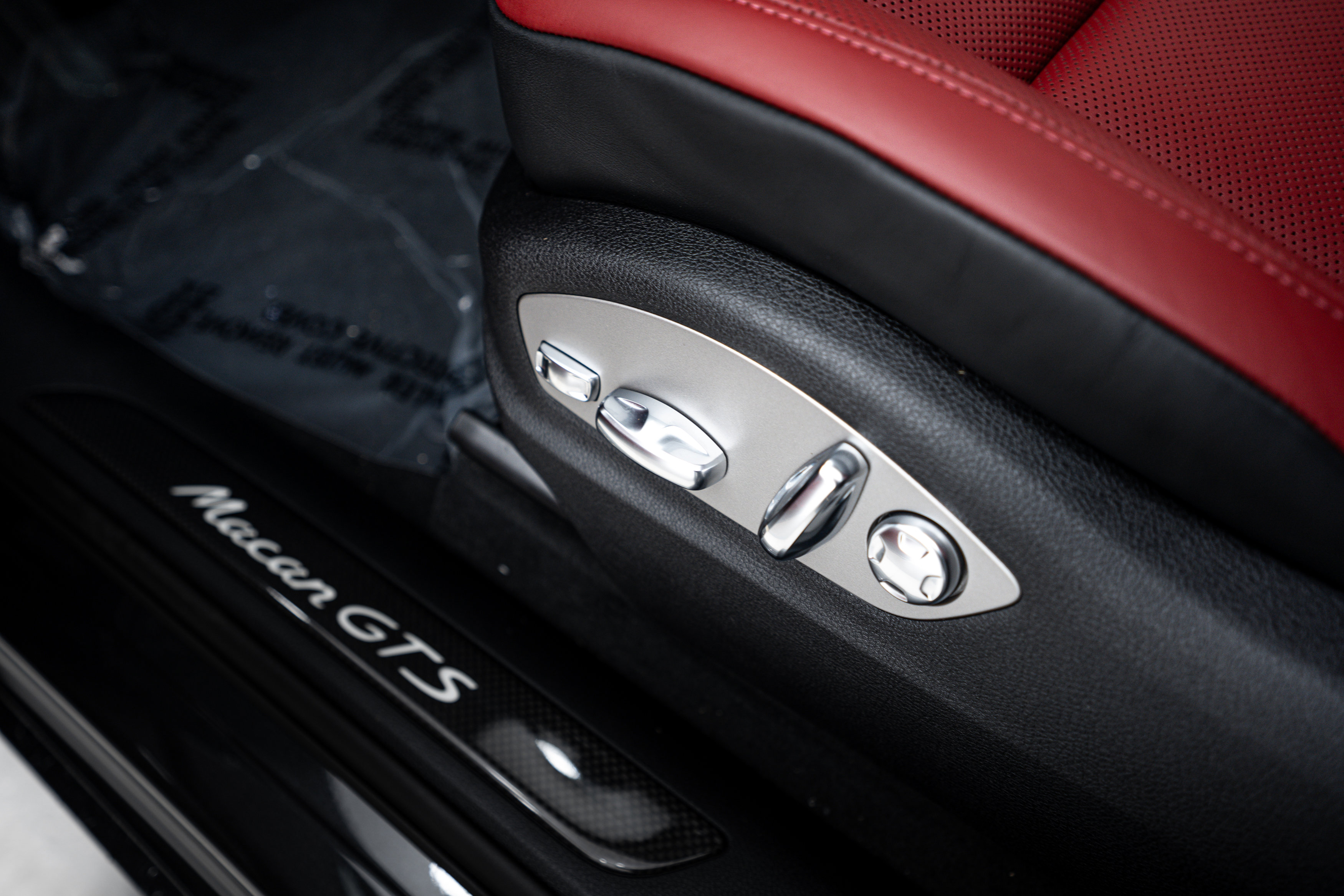 New 2026 Porsche Macan GTS image 19