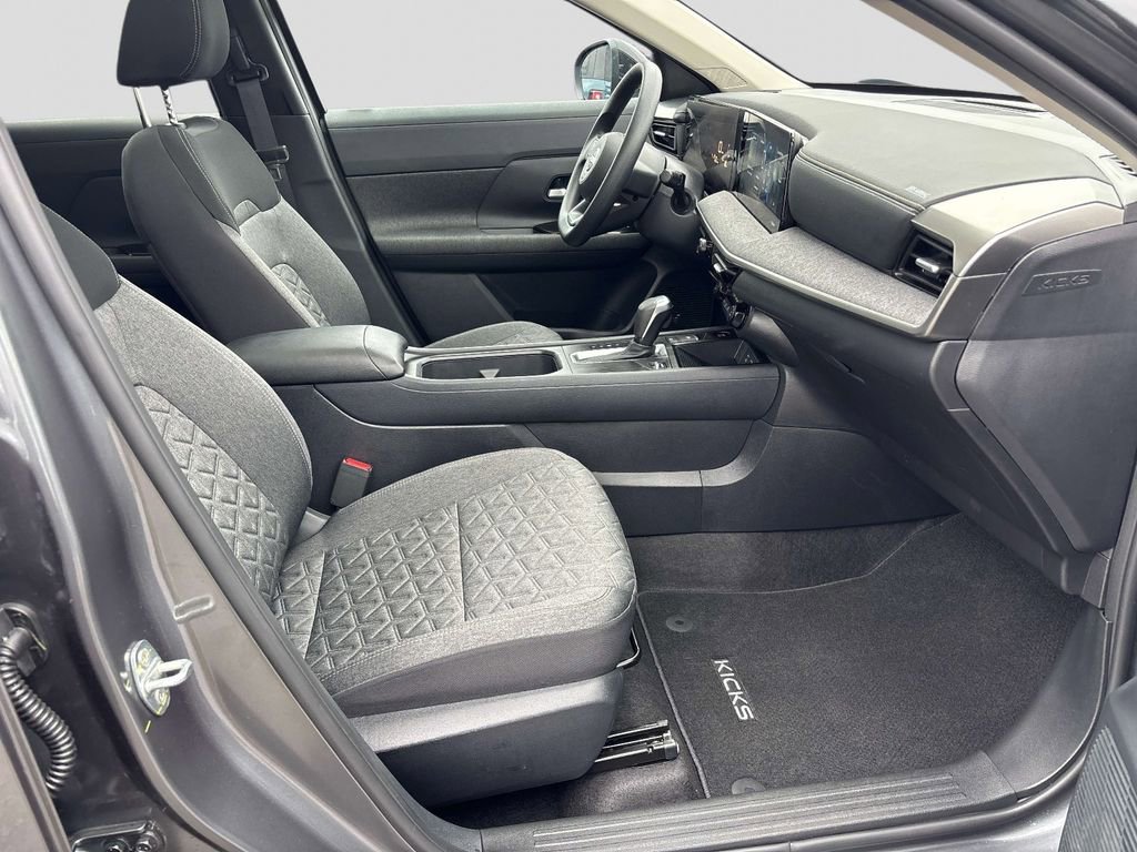 Used 2026 Nissan Kicks SV w/ SV Premium Package image 15