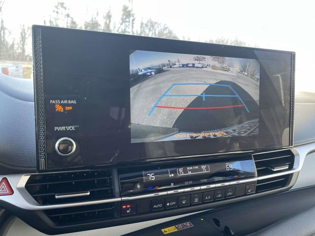 Used 2025 Toyota Sienna XLE image 30