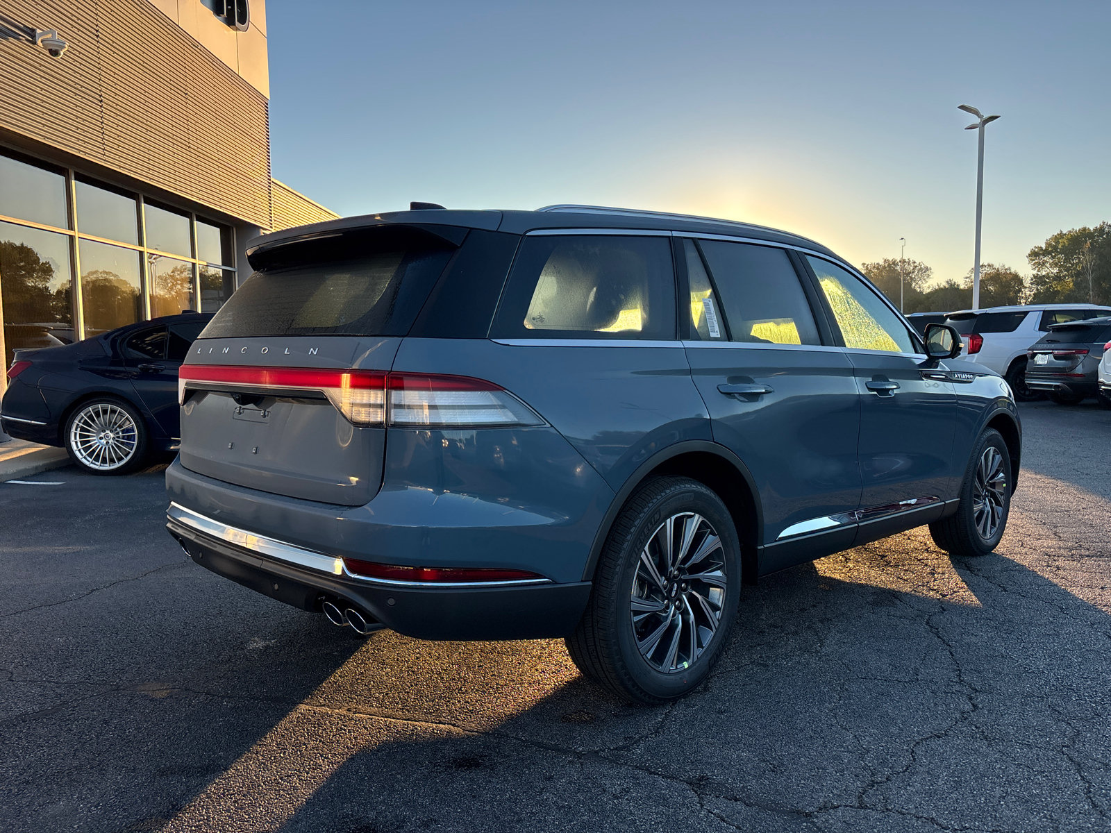 New 2027 Lincoln Aviator AWD image 7