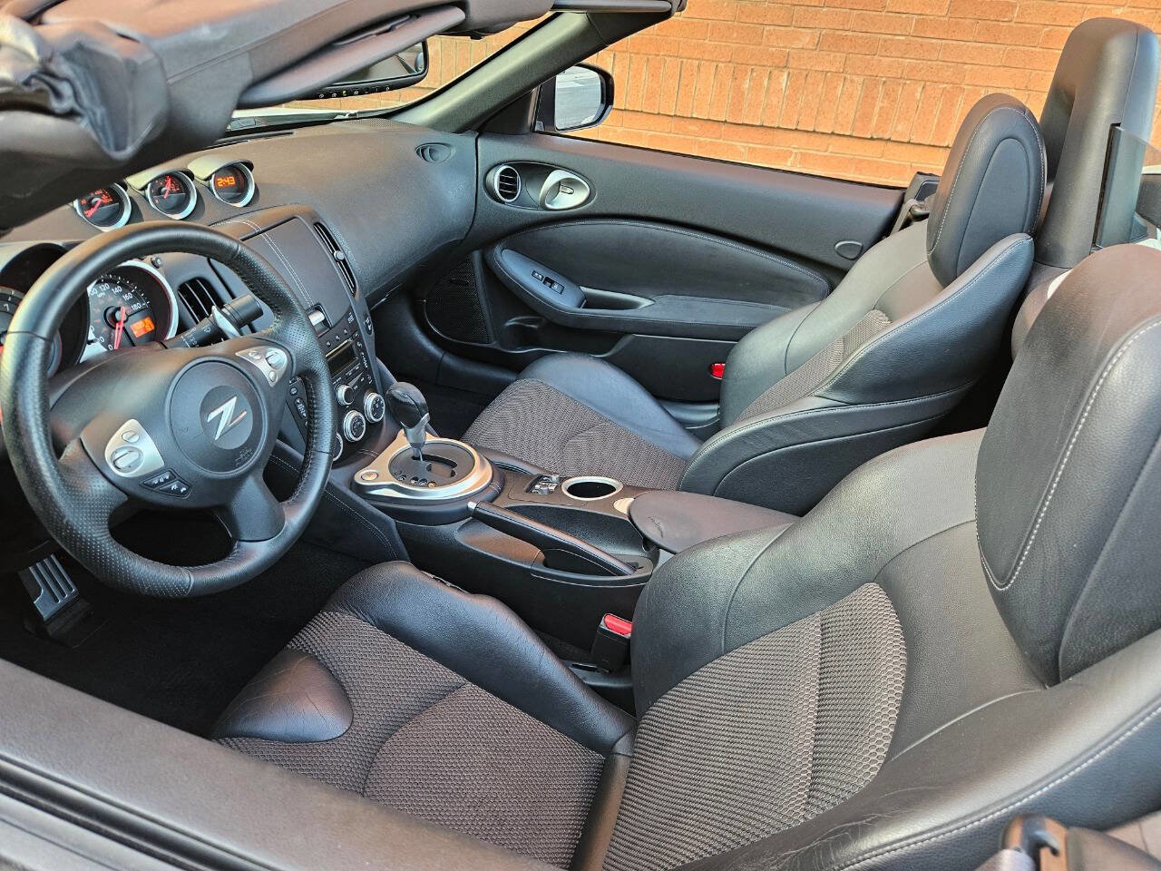 Used 2010 Nissan 370Z Touring image 23