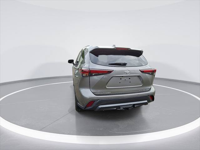 Certified 2026 Toyota Highlander Limited AWD/4WD image 9