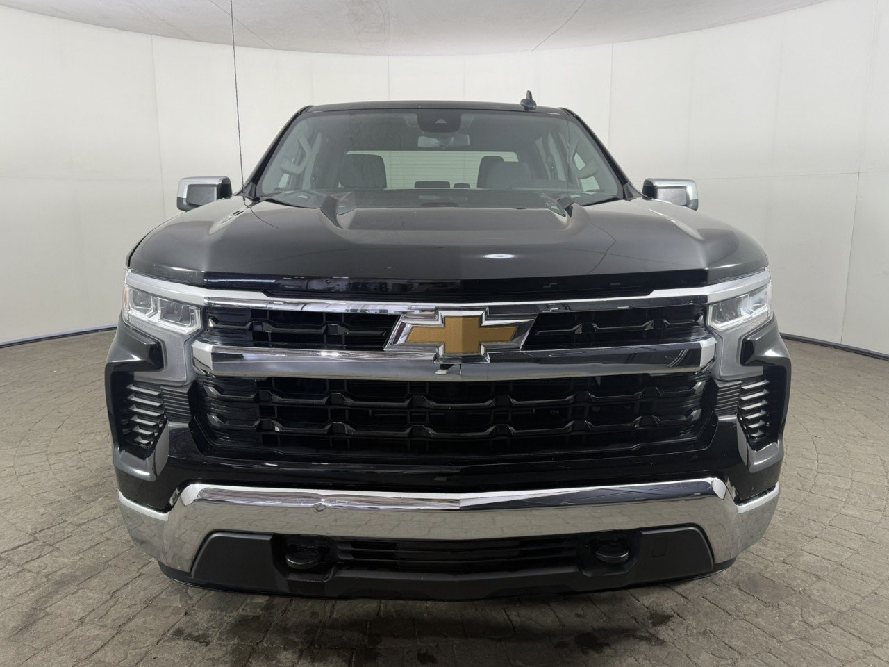 Used 2024 Chevrolet Silverado 1500 LT AWD/4WD image 2