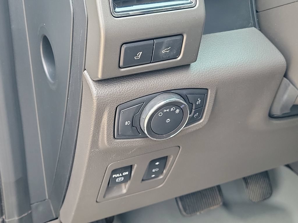 Used 2018 Ford Expedition XLT w/ Equipment Group 202A RWD image 23