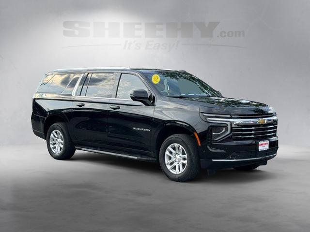Used 2025 Chevrolet Suburban LT w/ Comfort Package AWD/4WD image 2