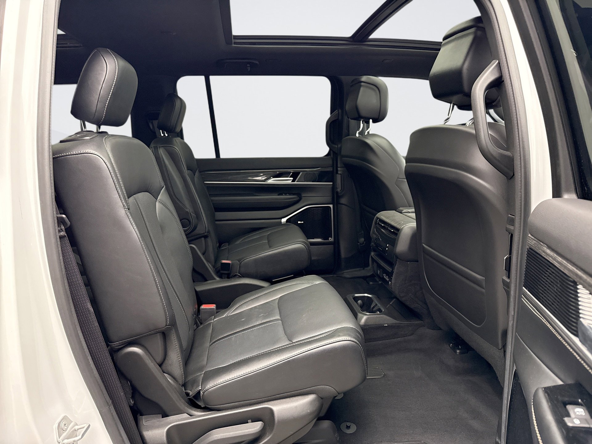 Used 2022 Jeep Wagoneer Series III w/ Premium Group I image 21