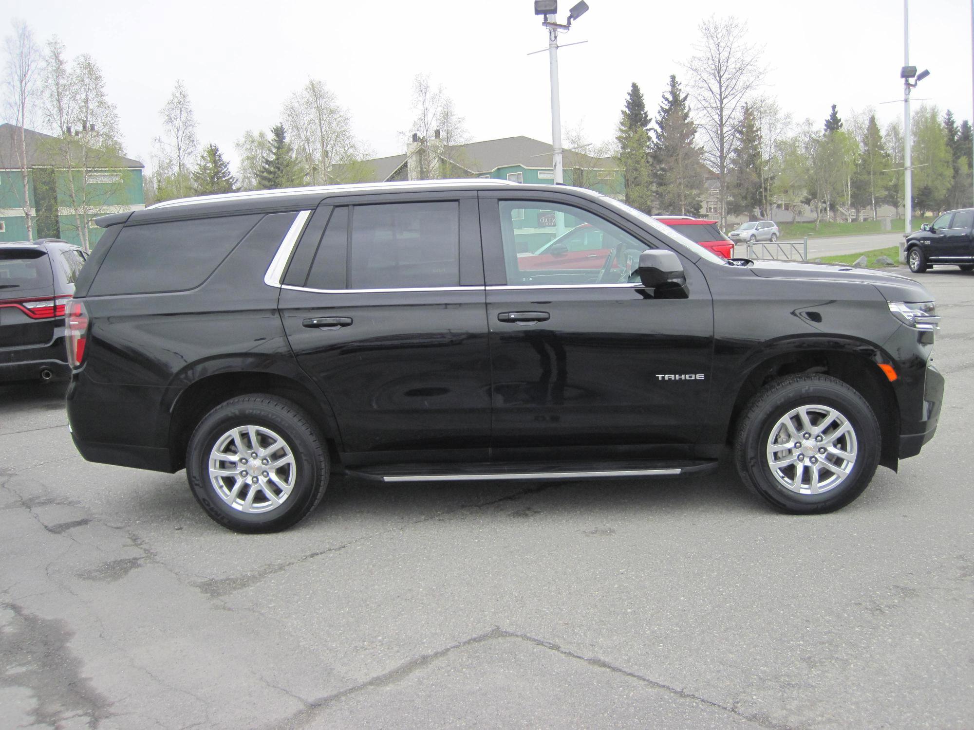 Used 2024 Chevrolet Tahoe LT AWD/4WD image 2