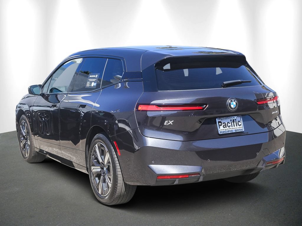 Used 2026 BMW iX xDrive45 w/ Premium Package AWD/4WD image 4