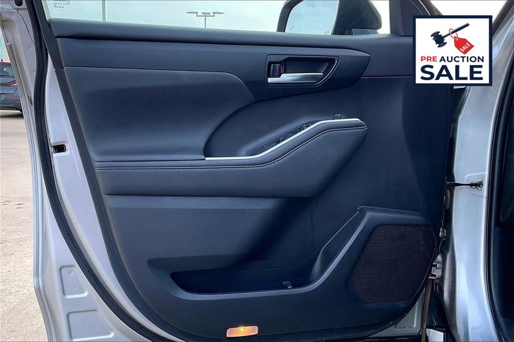 Used 2023 Toyota Highlander XSE image 23