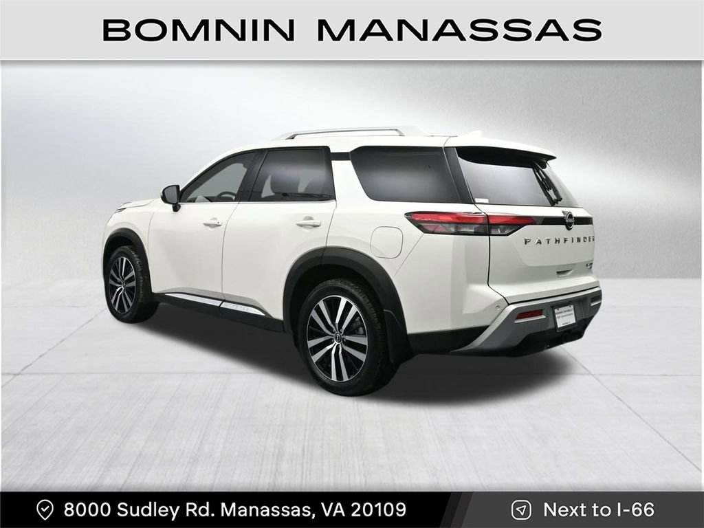 Used 2024 Nissan Pathfinder Platinum image 3