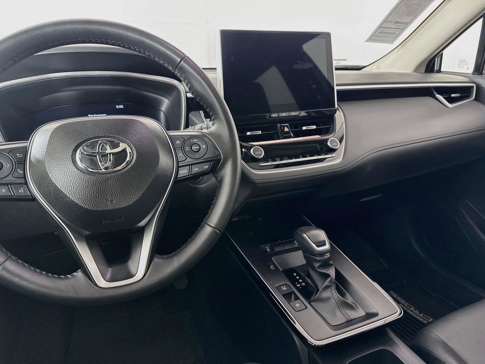 Used 2026 Toyota Corolla Cross XLE w/ Convenience Package FWD image 33