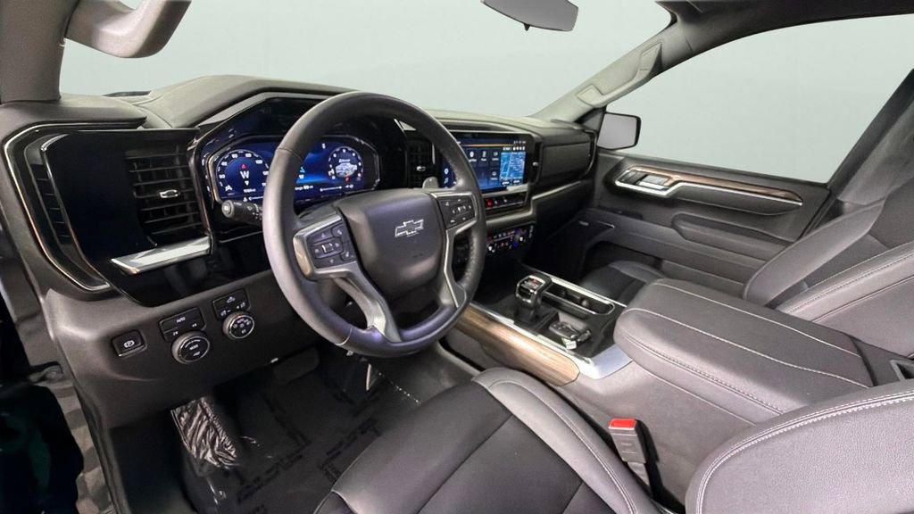 Used 2025 Chevrolet Silverado 1500 RST w/ Convenience Package II AWD/4WD image 18