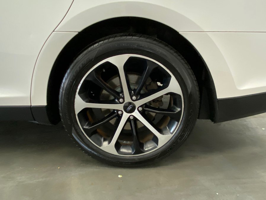 Used 2015 Ford Taurus SEL w/ Equipment Group 201A FWD image 18
