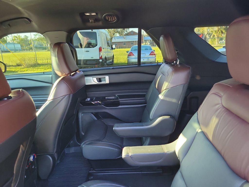 Used 2022 Ford Explorer Platinum w/ Equipment Group 601A image 32