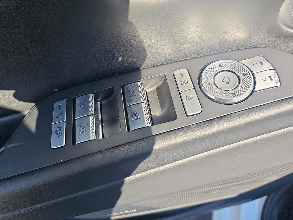 Used 2025 Genesis G80 2.5T Advanced image 11