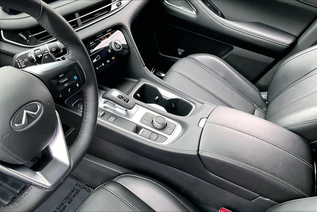 Certified 2025 INFINITI QX60 Luxe w/ Vision Package image 19