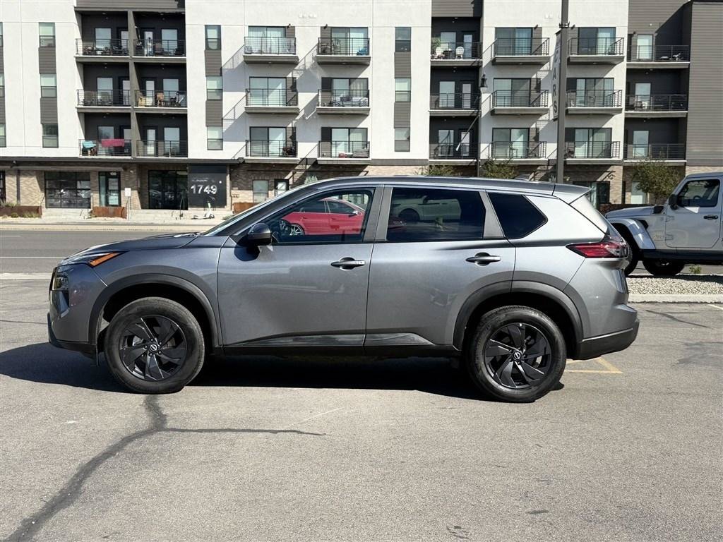 Used 2026 Nissan Rogue SV AWD/4WD image 4