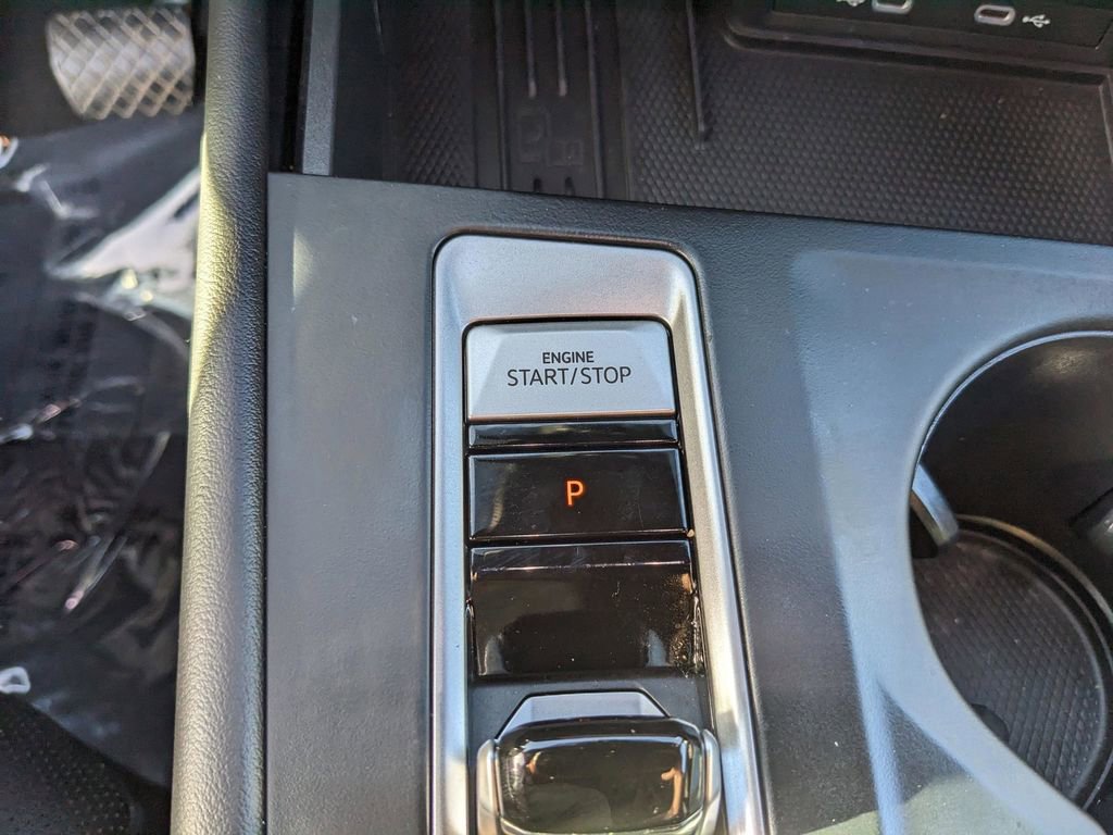 Certified 2025 Volkswagen Atlas Cross Sport SE FWD image 25